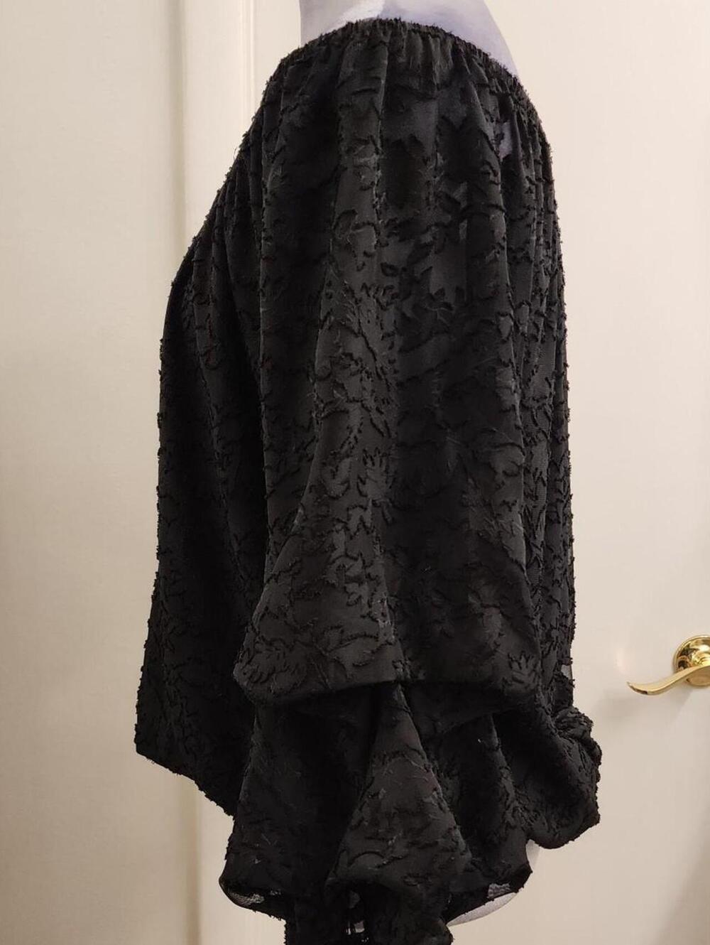 Vince Camuto black off-the-shoulder floral lace blouse with ruffled tie-sleeves. - Picture 4 of 7